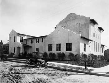 The building in the 1920s